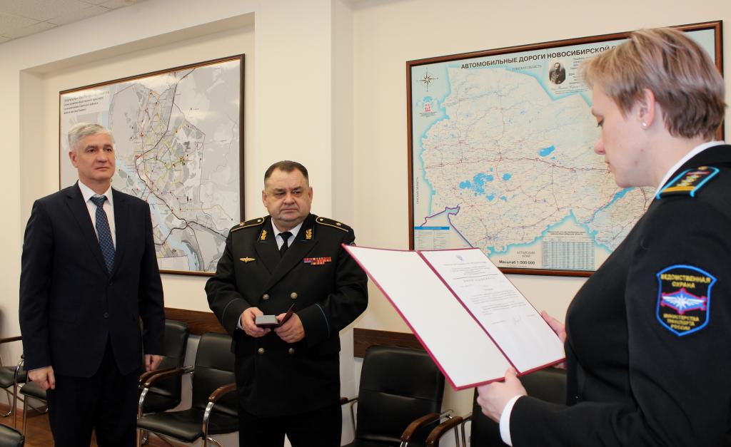 Ведомственная медаль «За усердие и доблесть» вручена начальнику департамента транспорта мэрии Новосибирска
